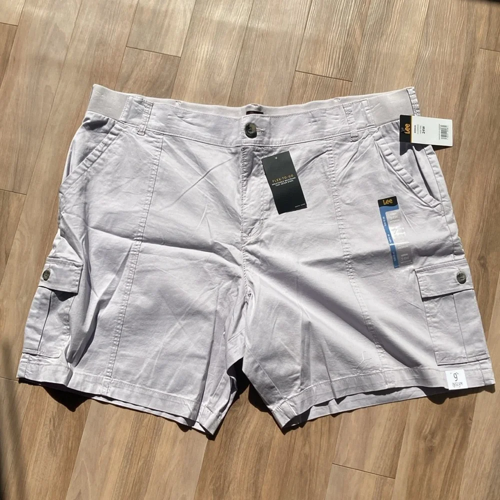 Lee Bermuda short soft flex comfort waistband midrise 9 in inseam 24W